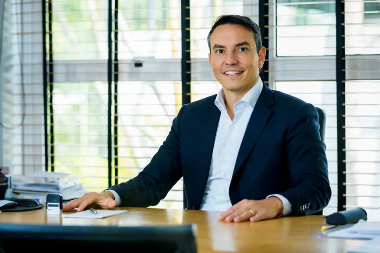 Foto 5 poses para Retrato Corporativo - Imagem 4
